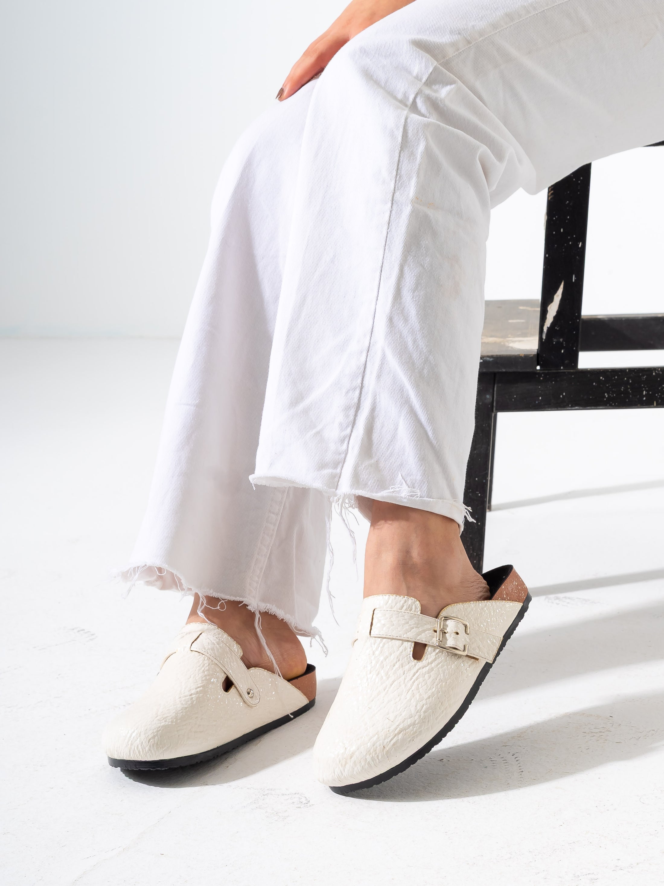 Textured Snake-Effect Buckle Clogs - WHITE