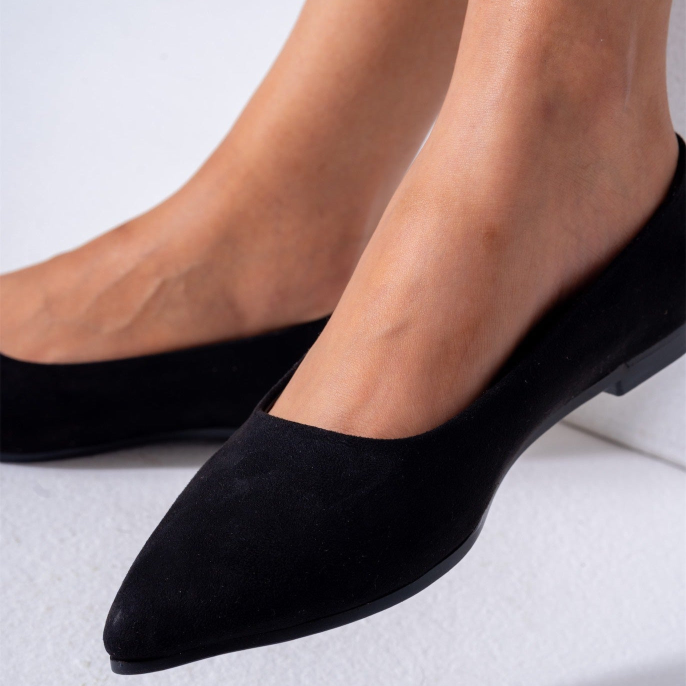 The Velvetine Flat-black