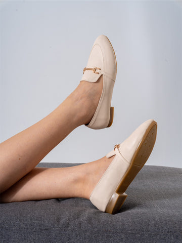 Chic Buckle Flats-beige