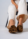 Load image into Gallery viewer, Faux Fur Animal Print Mules-brown
