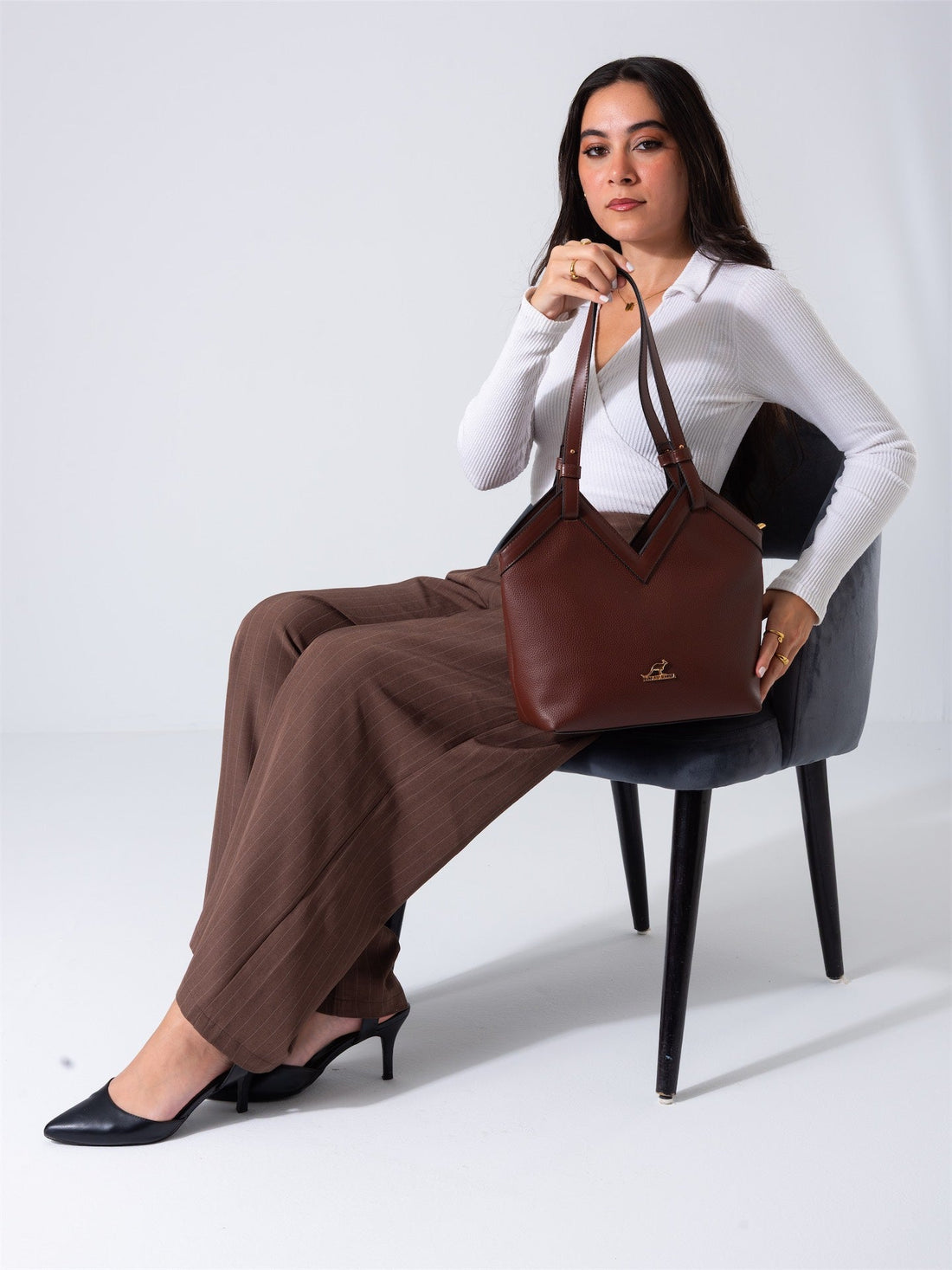 V-Cut Shoulder Bag-brown