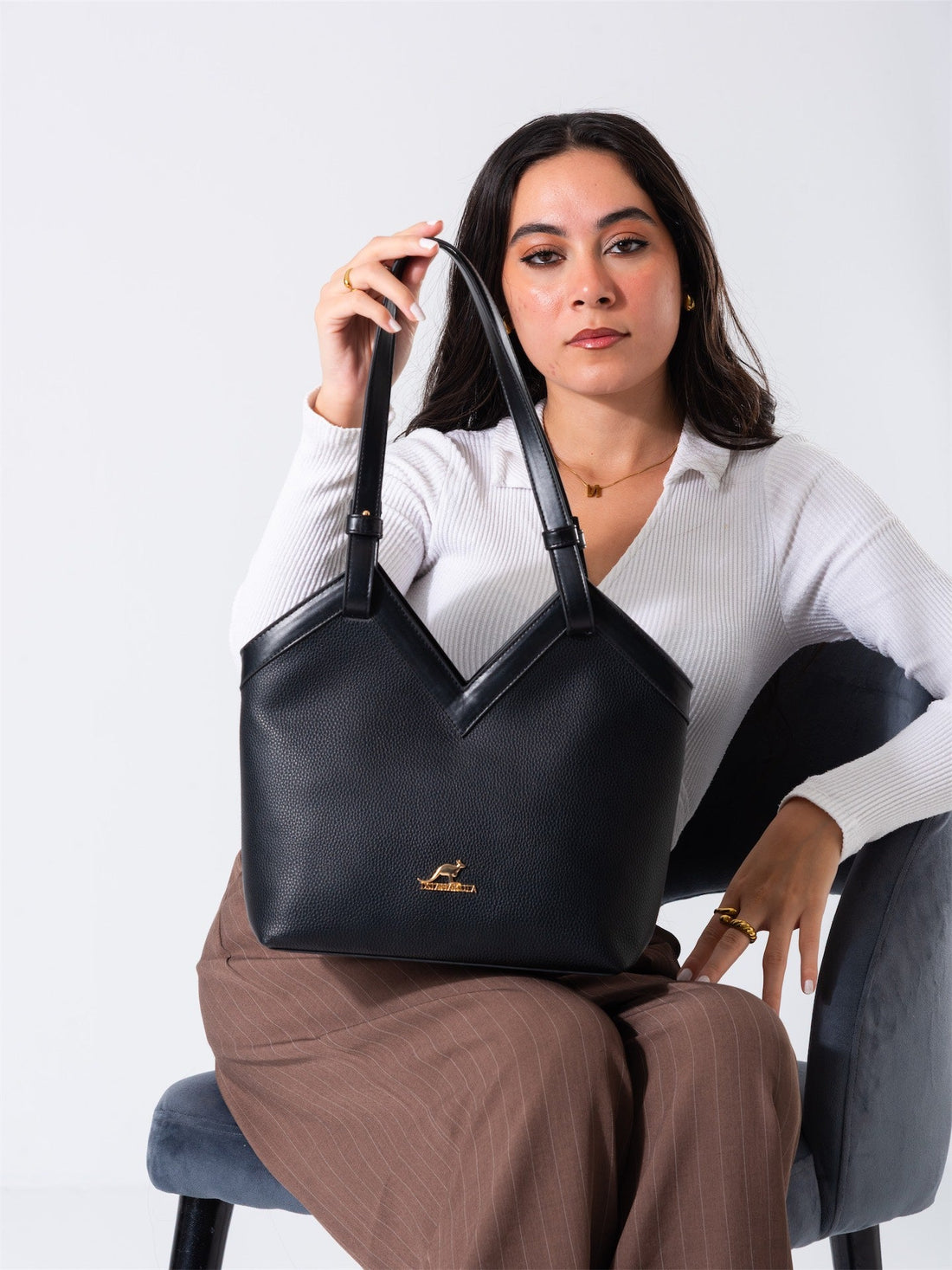 V-Cut Shoulder Bag-black