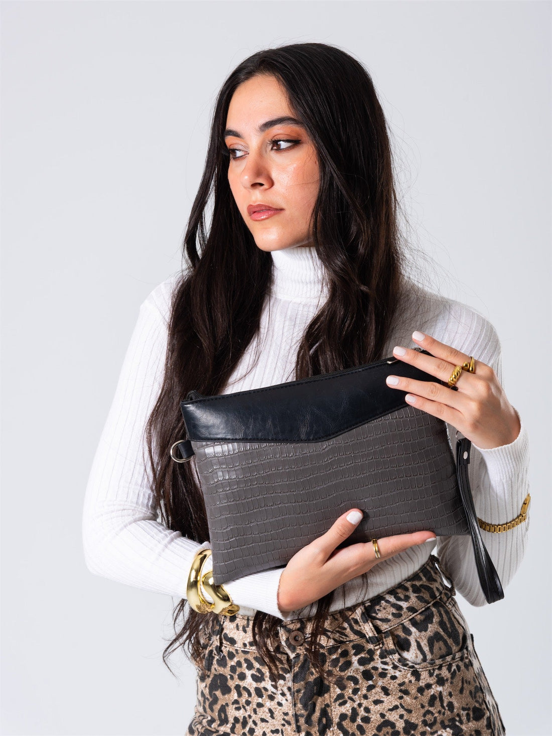 Metallic Texture Clutch-gray