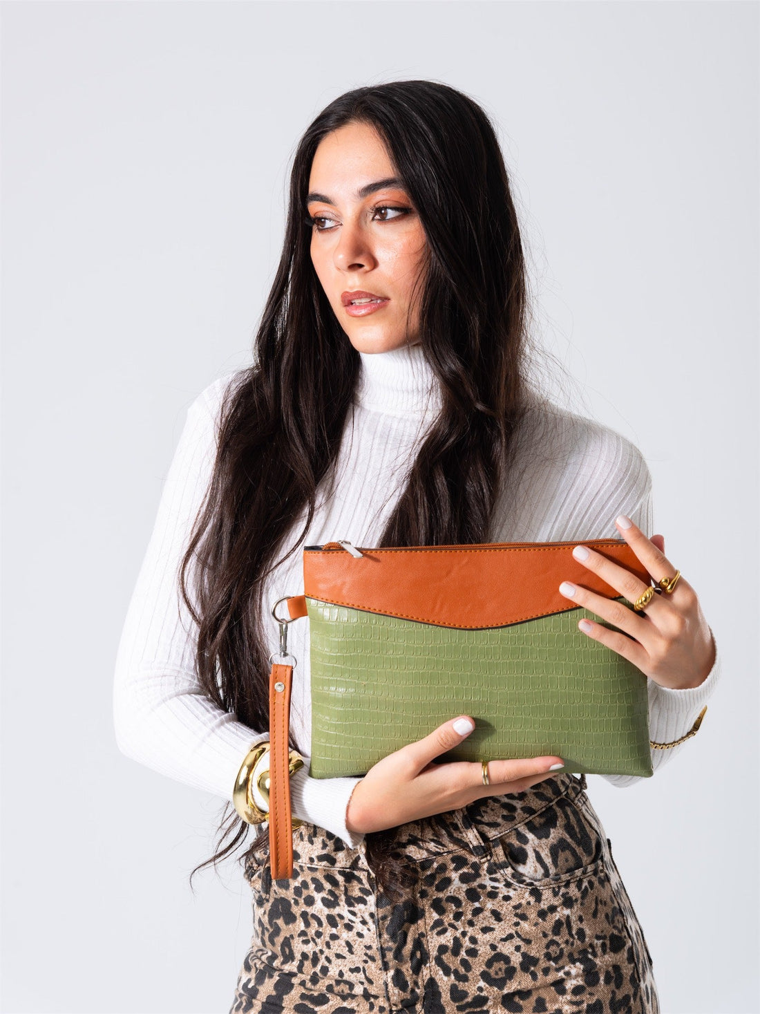 Metallic Texture Clutch-green