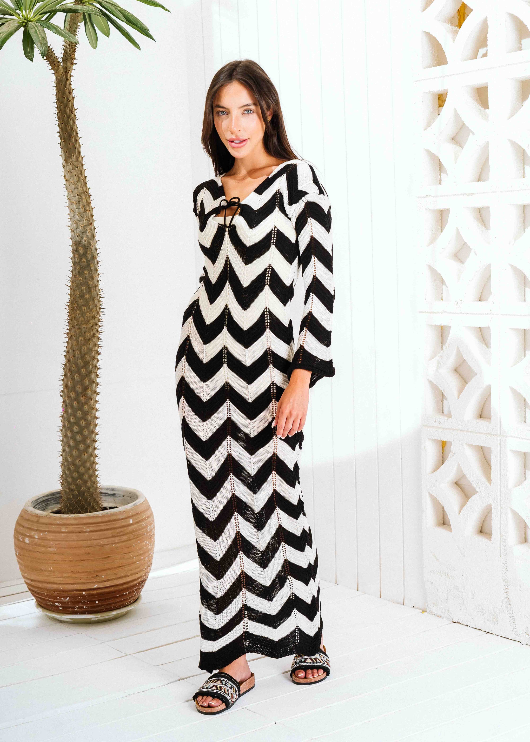 Zigzag Print Long Sleeve Dress - black