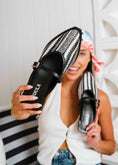 Load image into Gallery viewer, Zigzag Woven Pointed Mules - black
