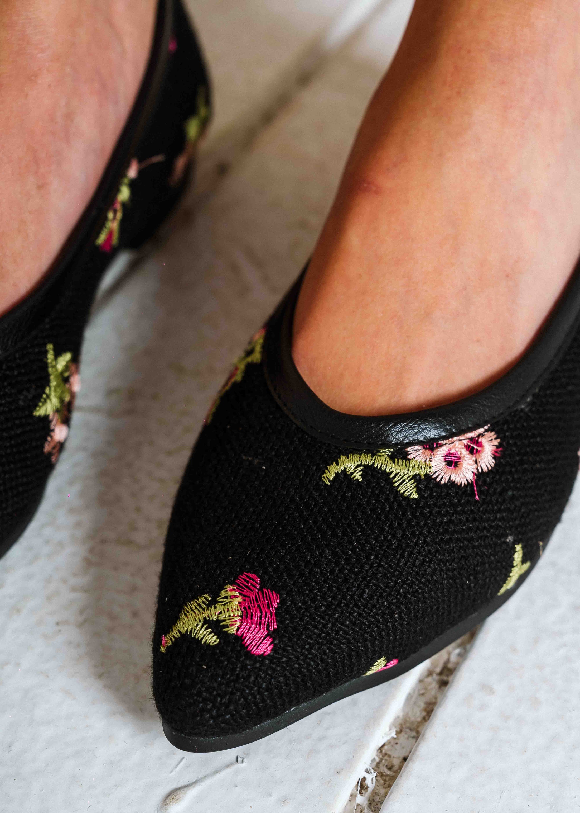 Vintage Floral Pointed Ballerinas - black