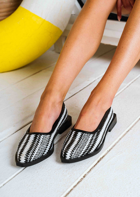 Sharp Woven Patterned Flats - black