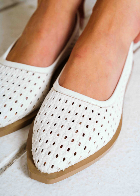 The Daily Woven Flat - white