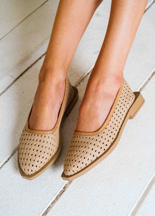 The Daily Woven Flat - cafe