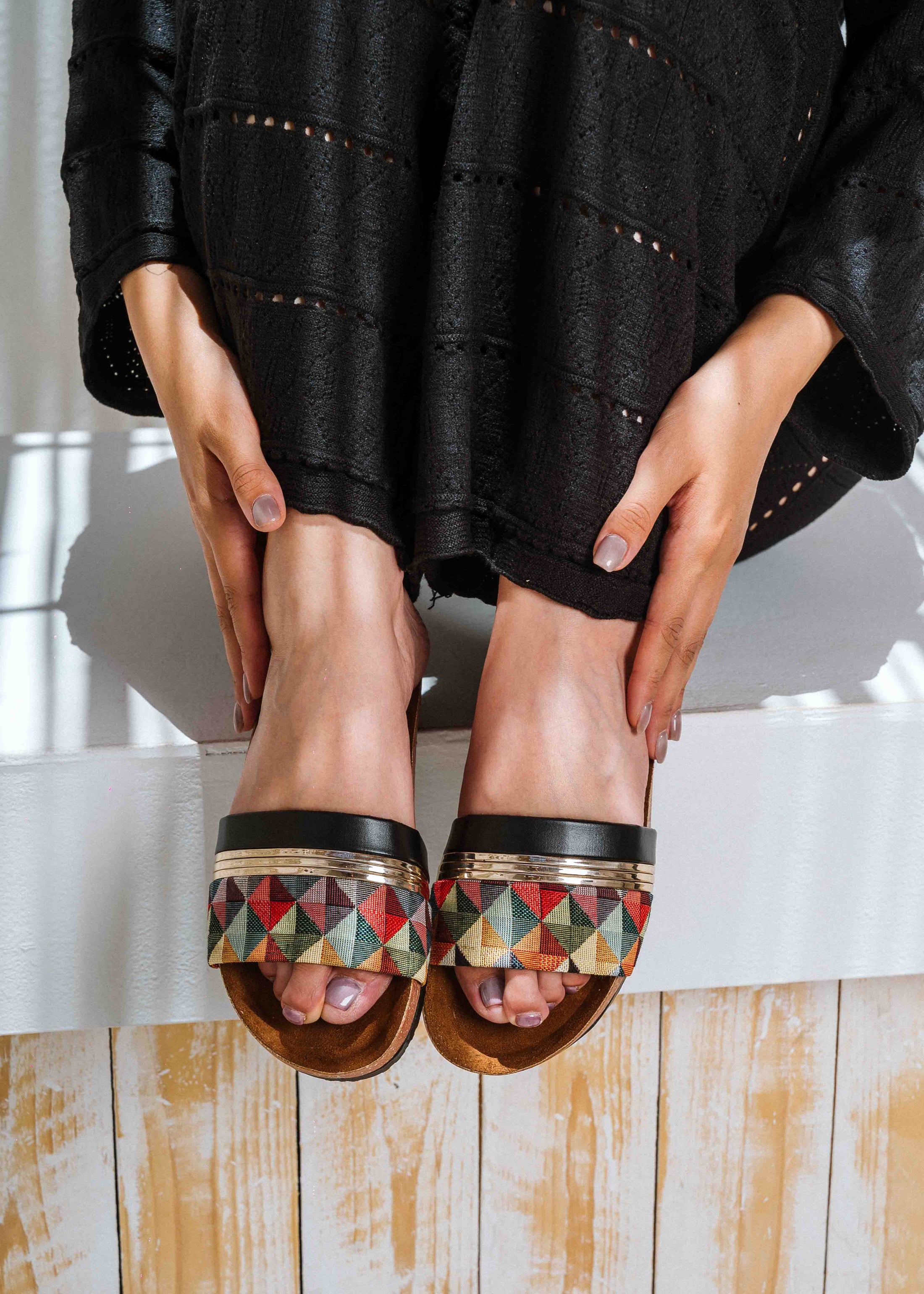 Triangular Design Comfort Slippers - black
