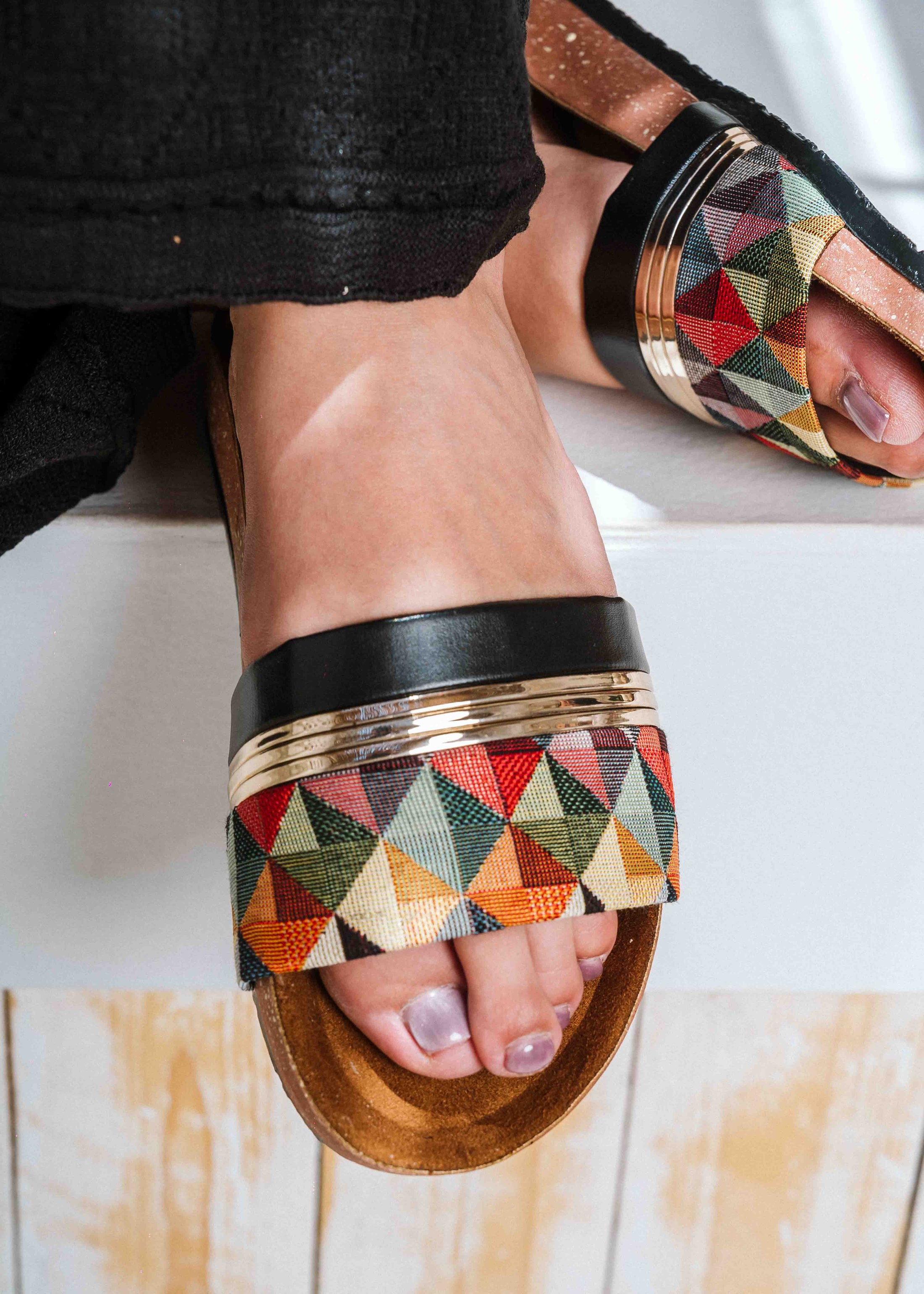 Triangular Design Comfort Slippers - black