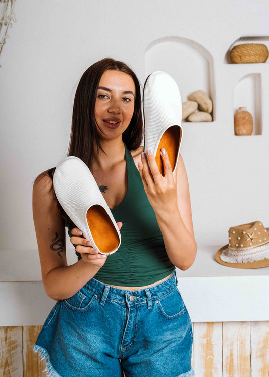 Chic Textured Slip-On Clogs - white