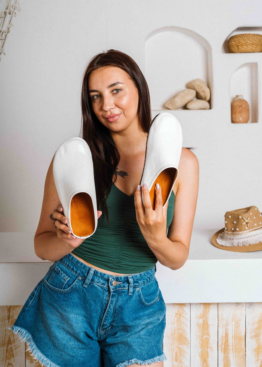 Chic Textured Slip-On Clogs - white