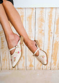 Load image into Gallery viewer, Vintage Floral Pointed Mules - beige

