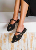 Load image into Gallery viewer, Vintage Floral Pointed Mules - black

