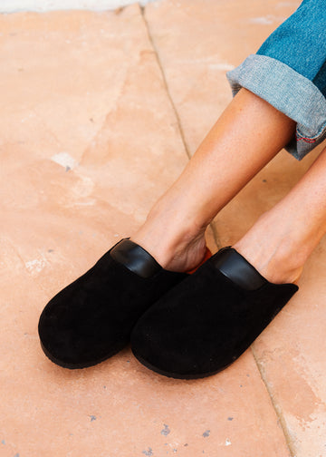 Premium Suede Clogs - black