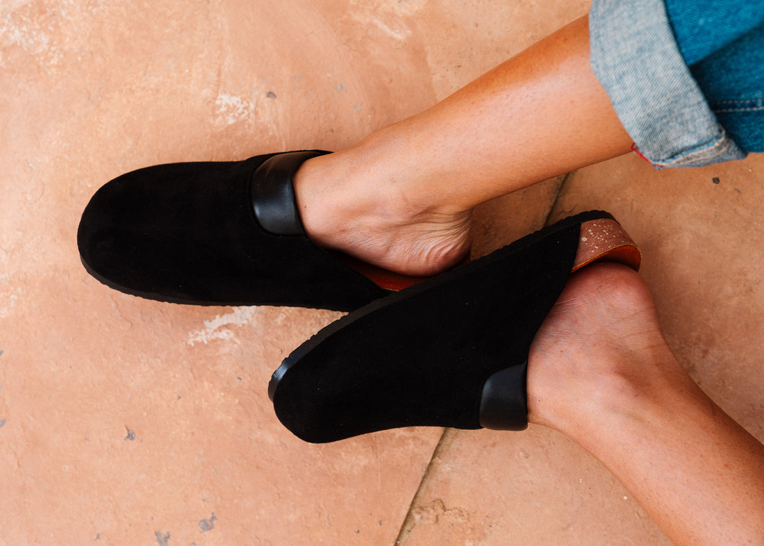 Premium Suede Clogs - black