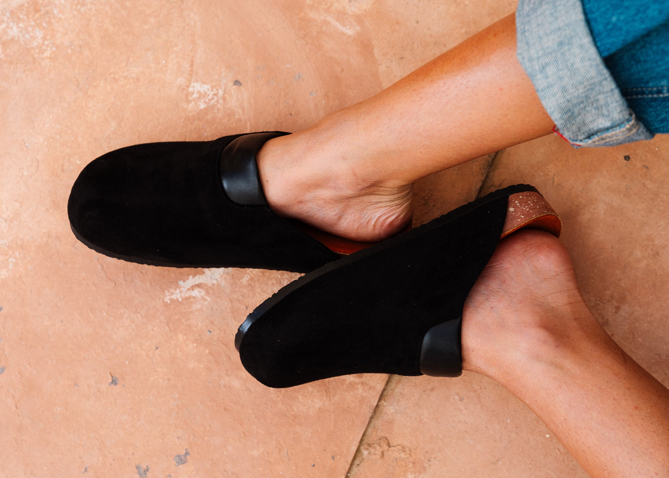 Premium Suede Clogs - black