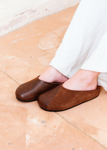 Mixed-Texture Minimalist Clogs - brown