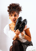 Load image into Gallery viewer, Essential Round-Toe Flats - black
