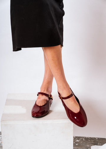 Textured Buckle Strap Flat - maroon
