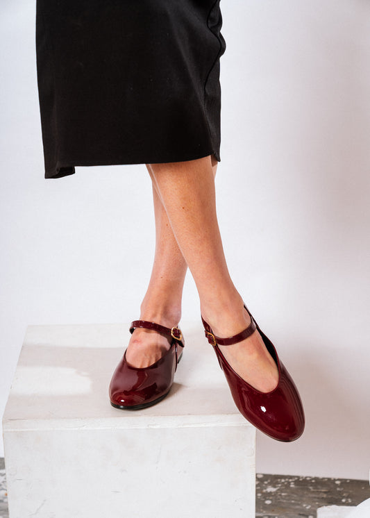 Textured Buckle Strap Flat - maroon