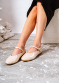 Load image into Gallery viewer, Minimalist Buckle Strap Flat - beige
