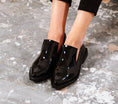 Load image into Gallery viewer, Minimalist High-Shine Pointed Flats - black
