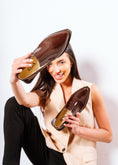 Load image into Gallery viewer, Minimalist High-Shine Pointed Flats - brown
