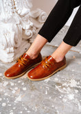Load image into Gallery viewer, Classic Everyday Oxford Flats - camel
