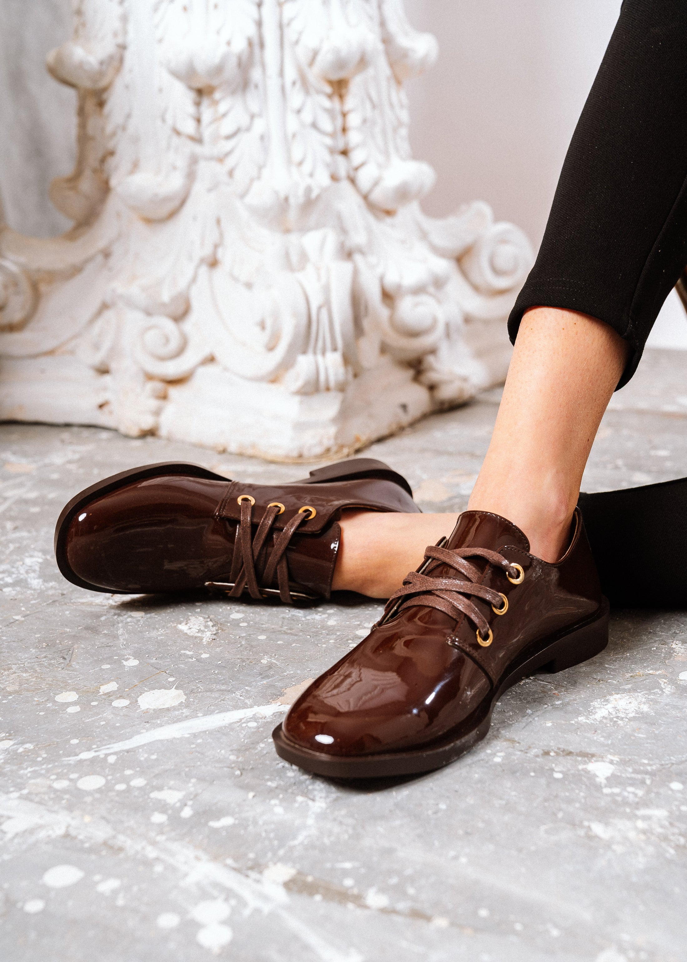 Classic High-Shine Flat Shoes - brown