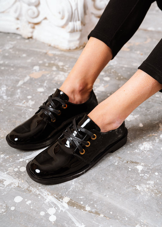 Classic High-Shine Flat Shoes - black