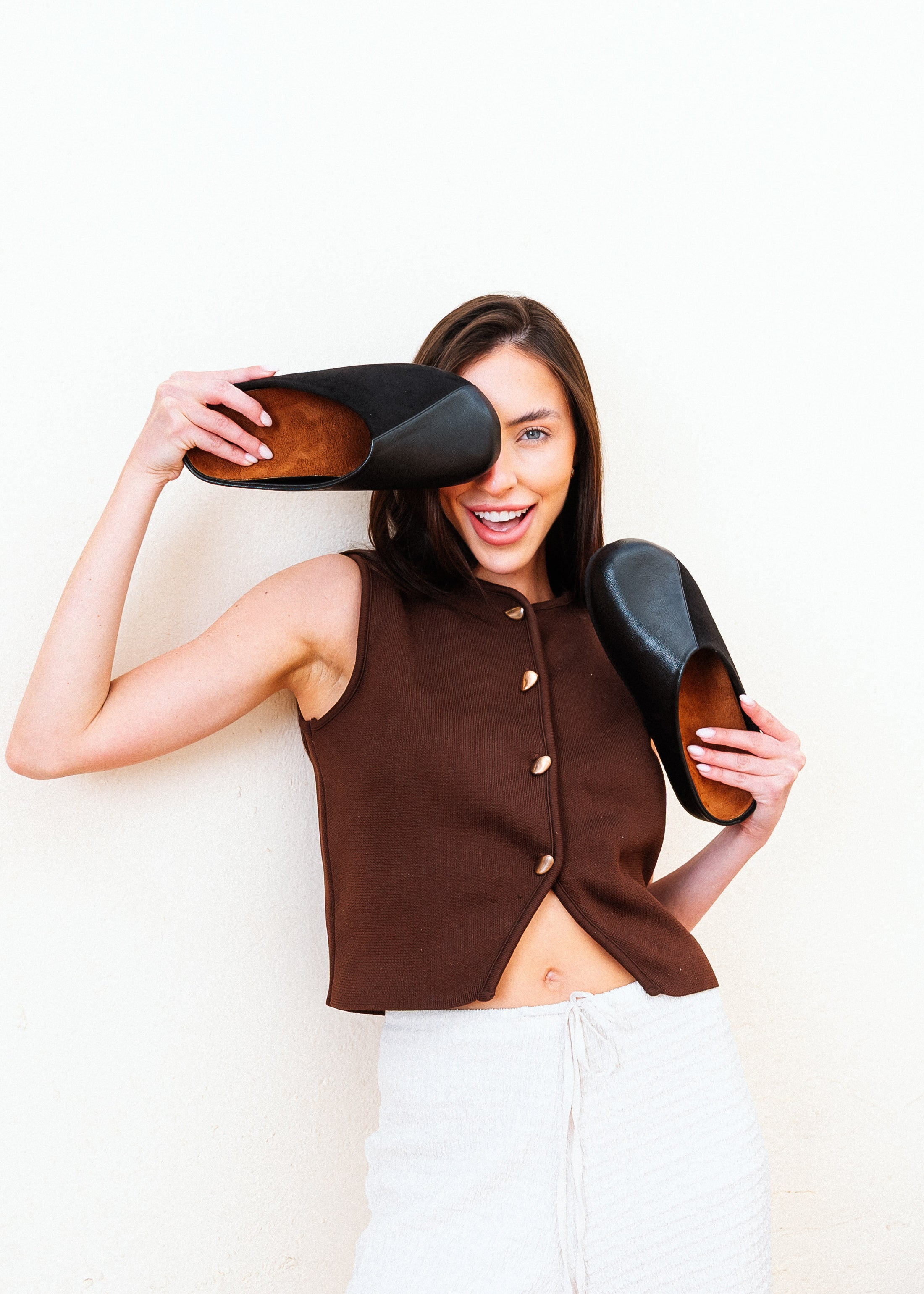 Mixed-Texture Minimalist Clogs - black