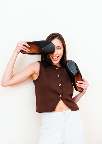 Mixed-Texture Minimalist Clogs - black