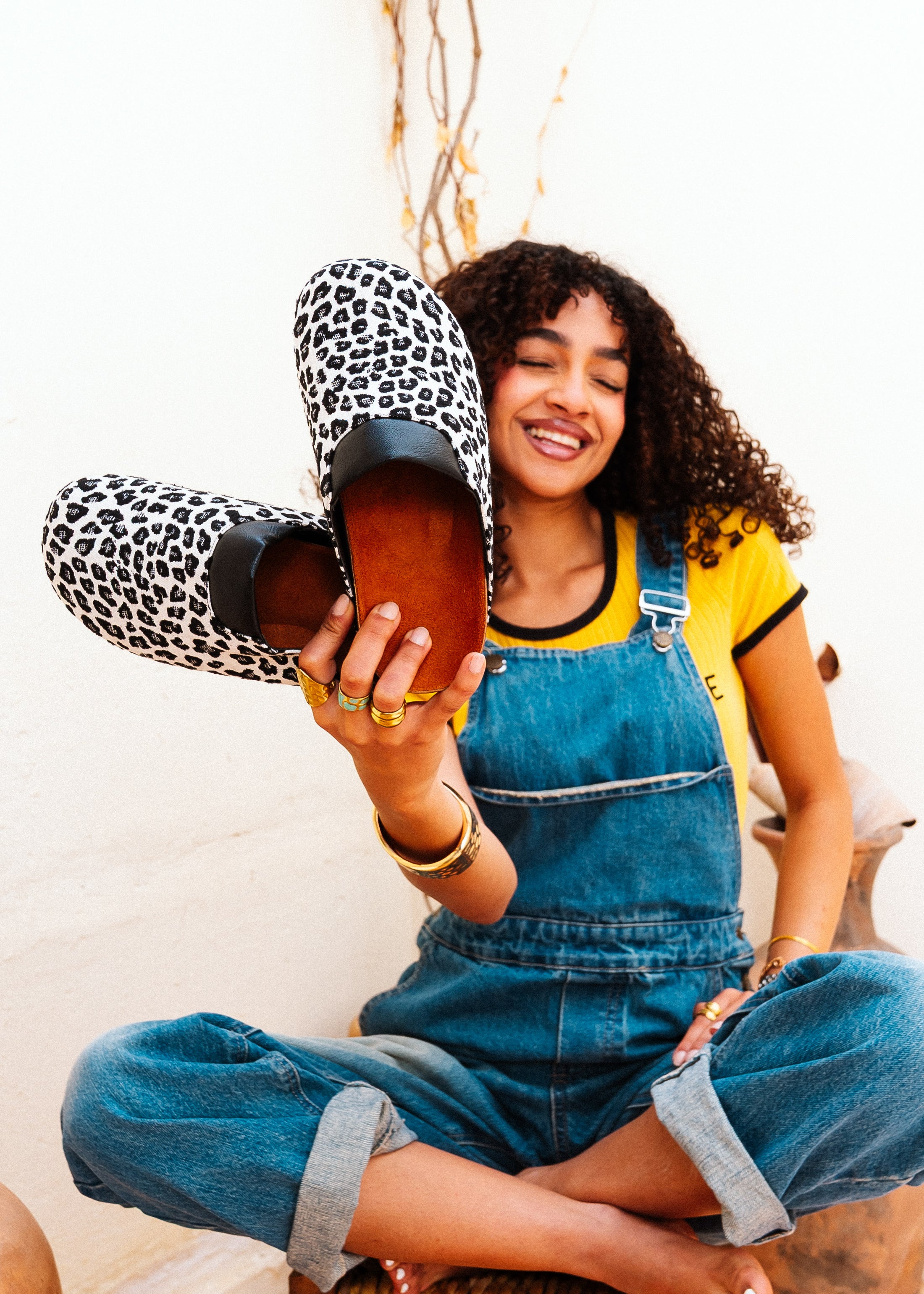 Textured Animal Pattern Clogs - black
