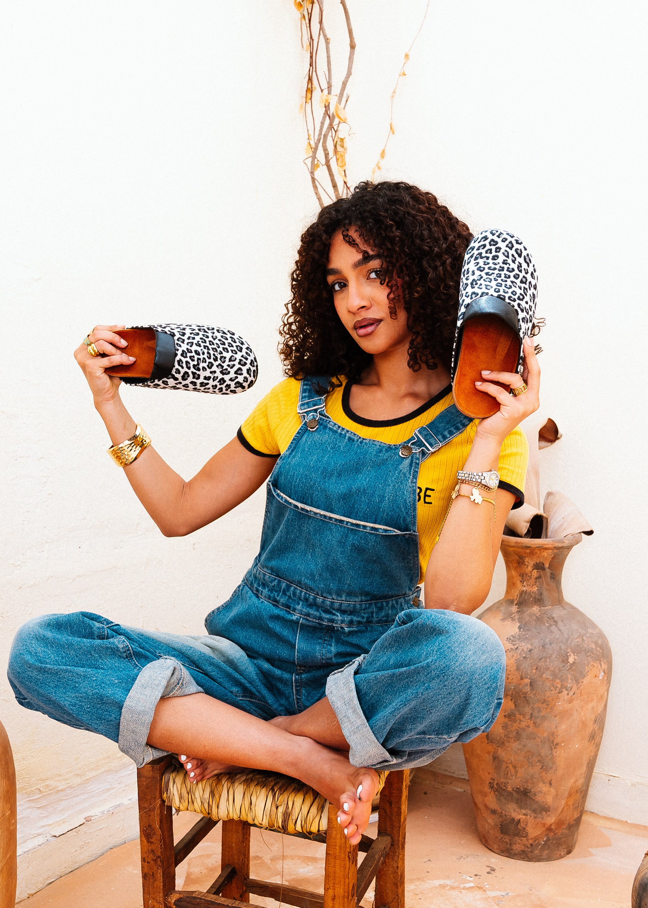 Textured Animal Pattern Clogs - black