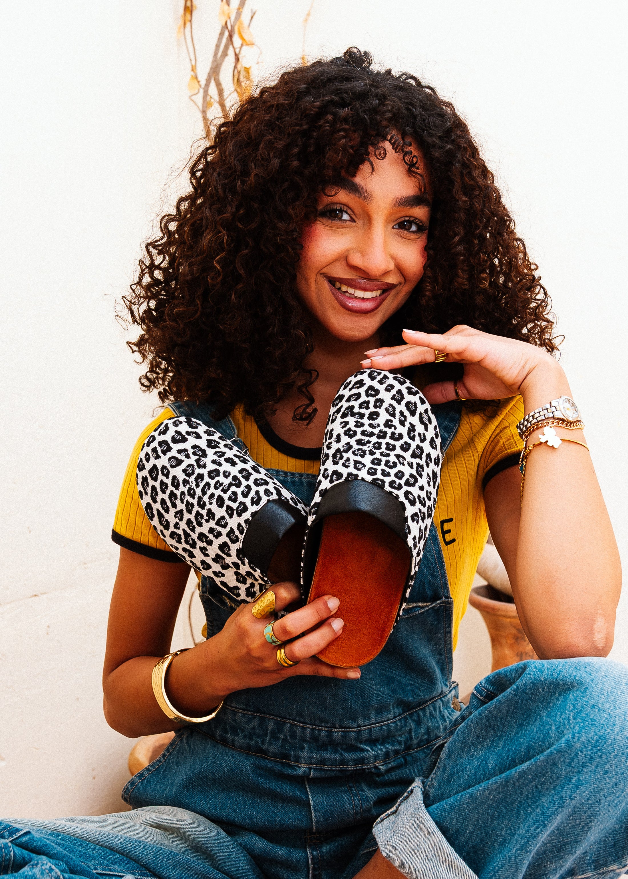 Textured Animal Pattern Clogs - black