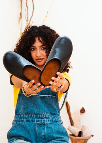 Essential Rounded-Toe Clogs - black