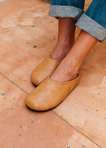 Essential Rounded-Toe Clogs - caffe