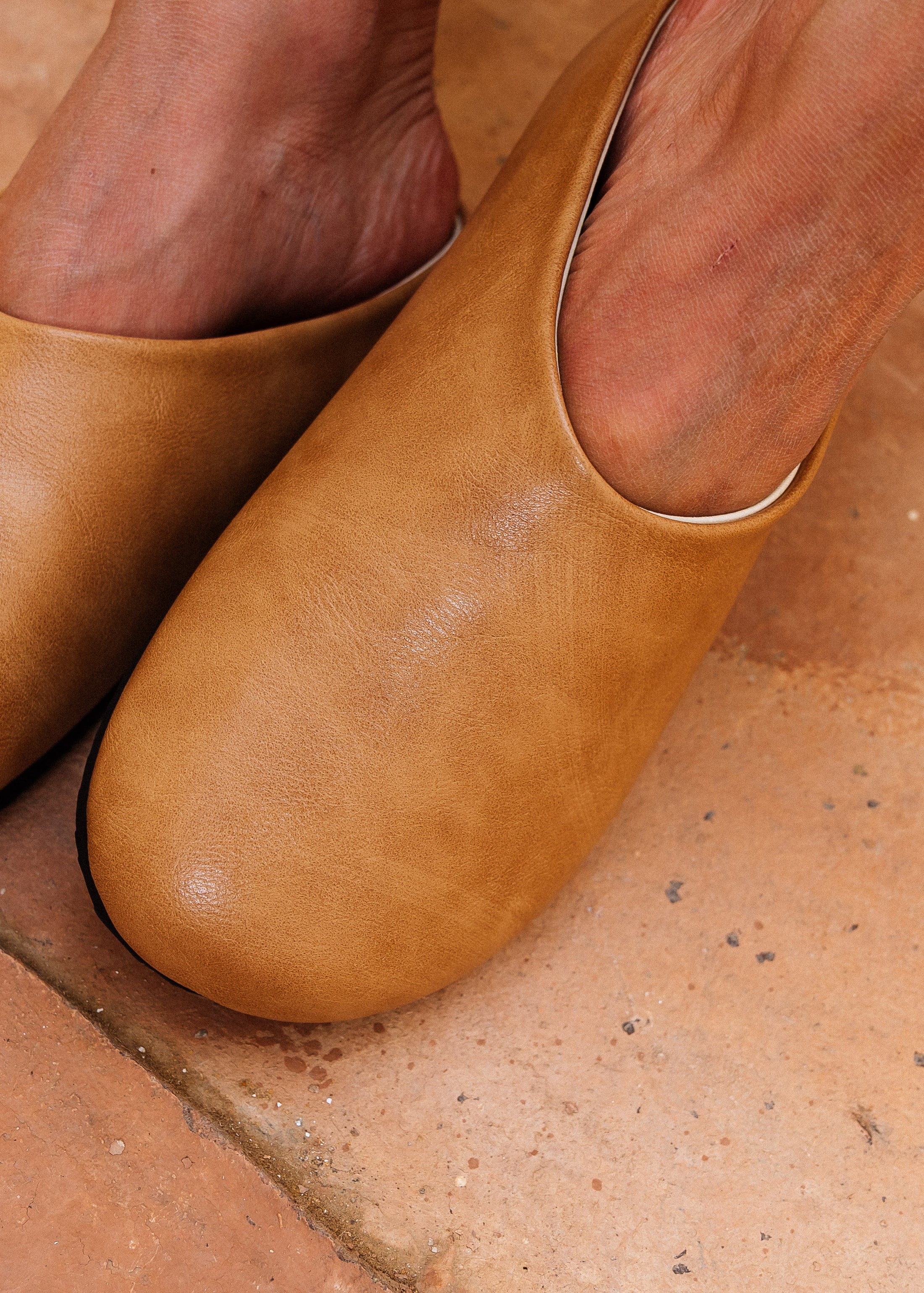 Essential Rounded-Toe Clogs - caffe