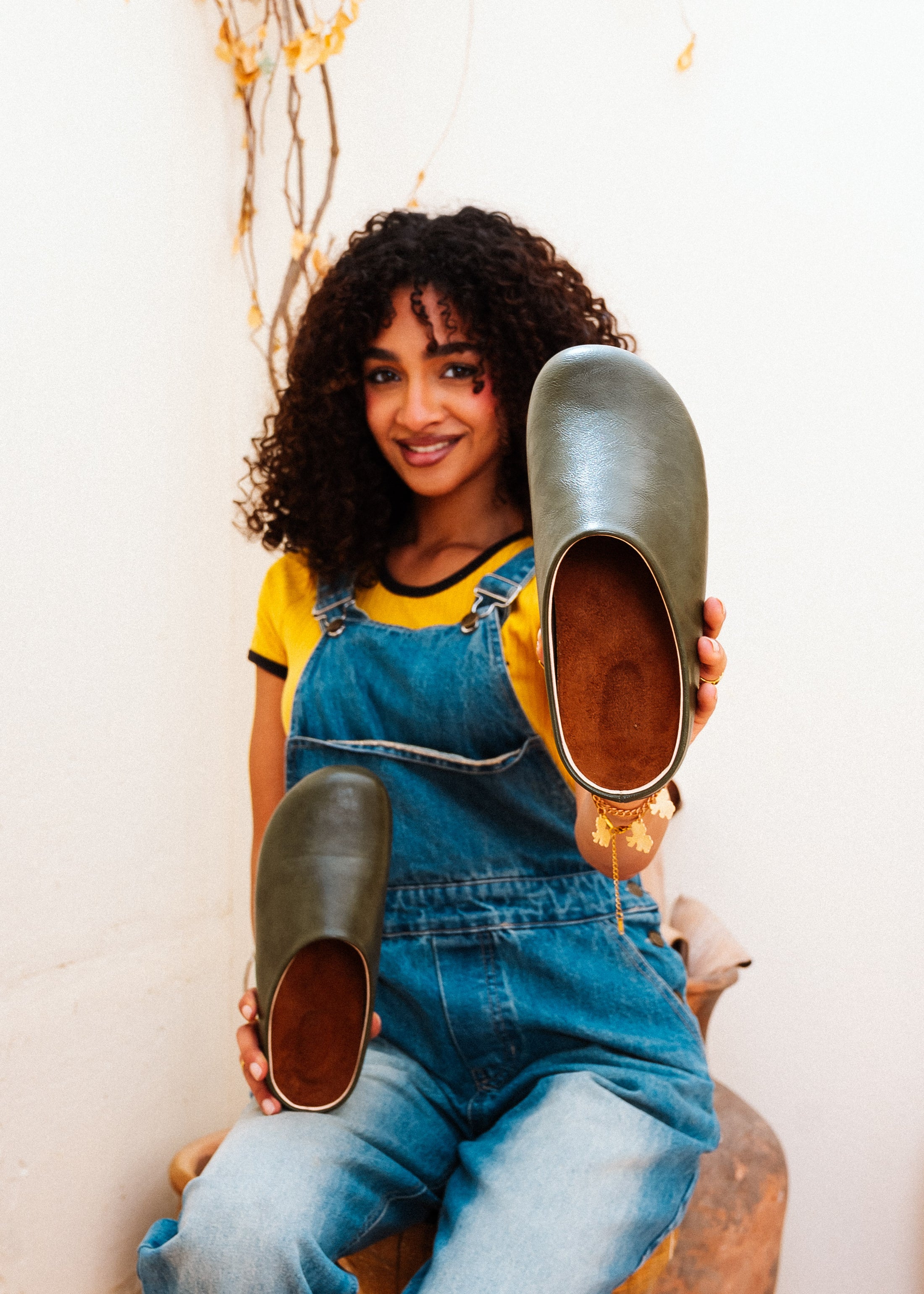 Essential Rounded-Toe Clogs - olive