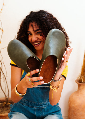 Essential Rounded-Toe Clogs - olive