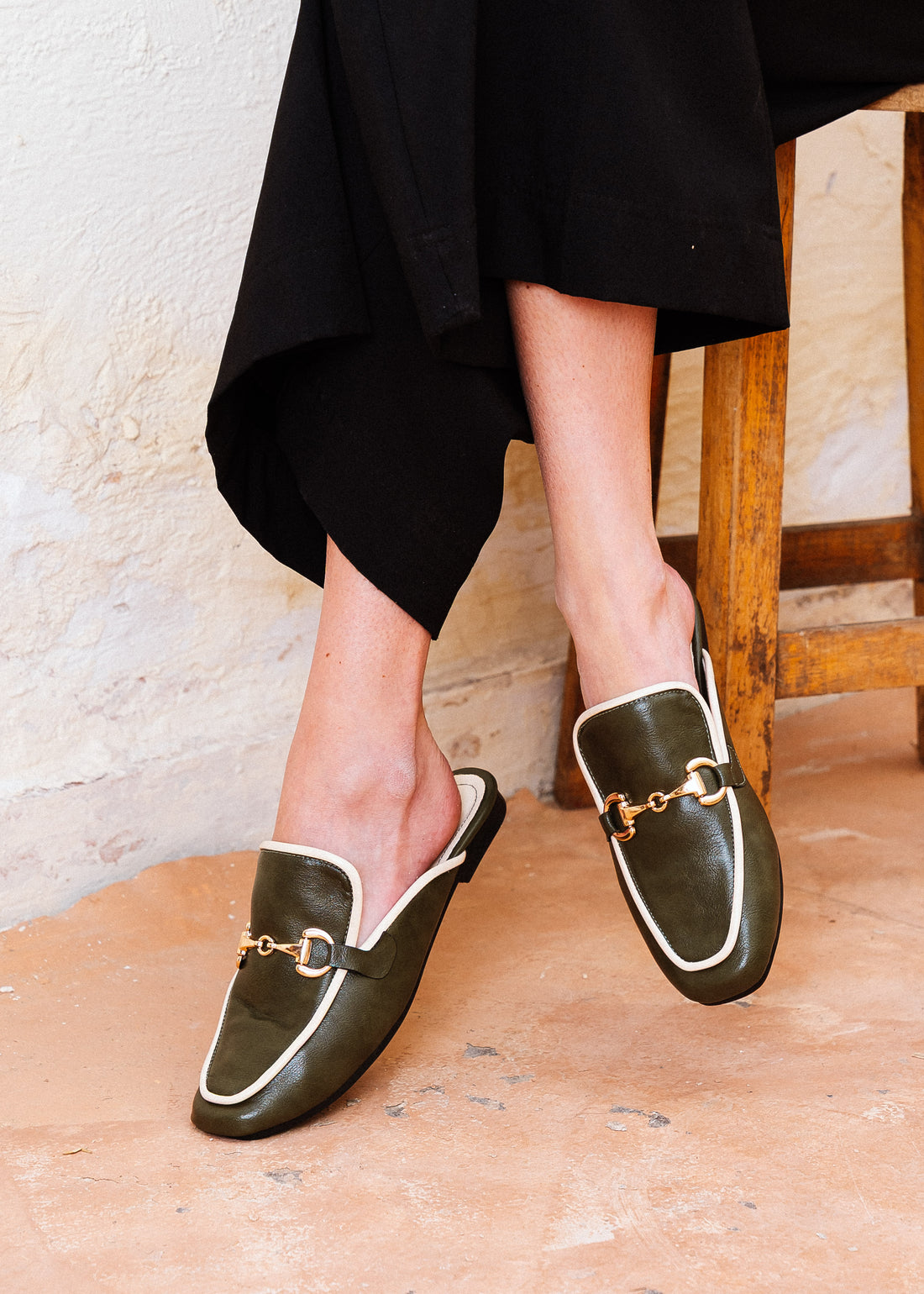 The Elia Essential Mule - olive