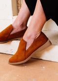 Load image into Gallery viewer, Minimalist Suede Side-Slit Flats - camel
