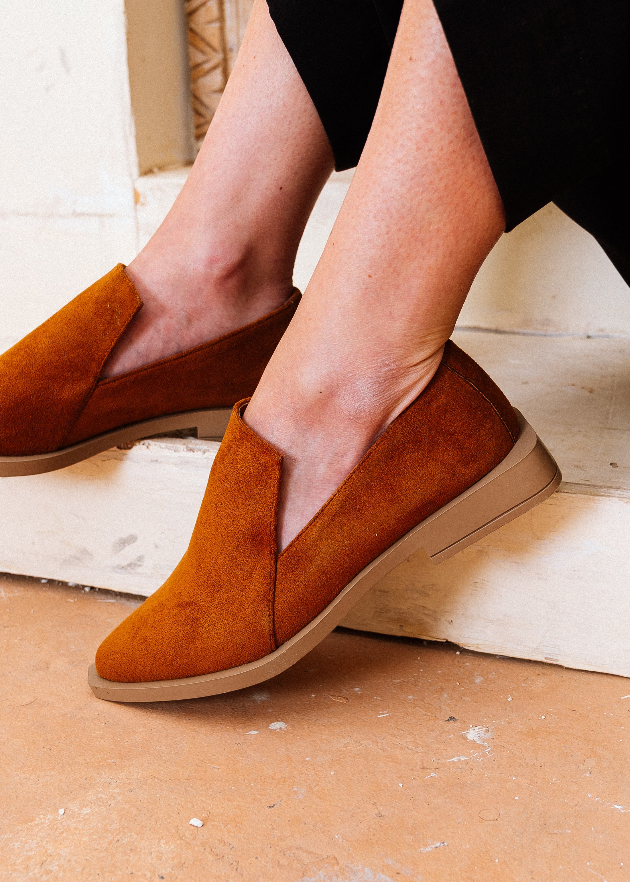 Minimalist Suede Side-Slit Flats - camel