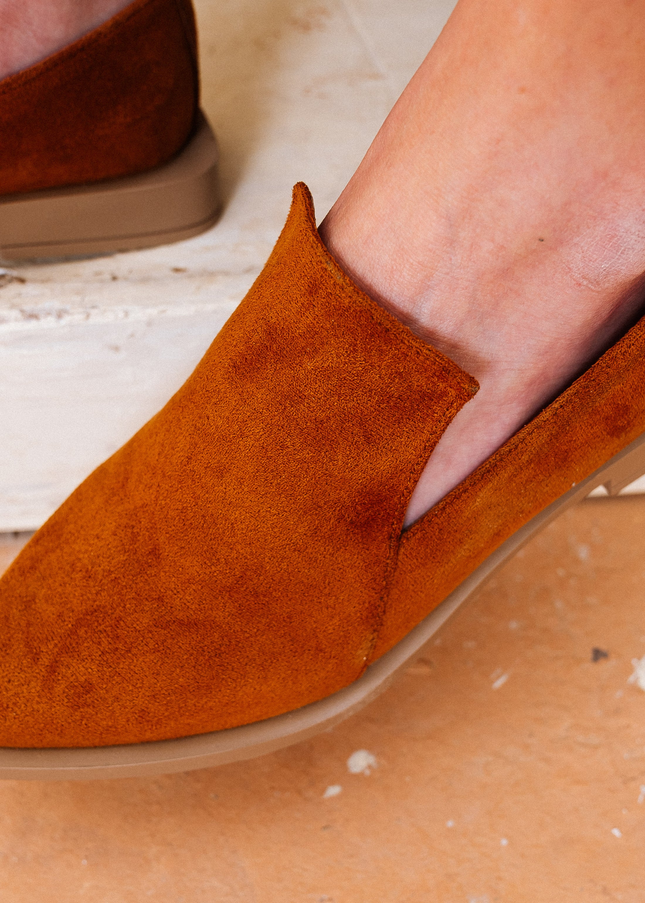 Minimalist Suede Side-Slit Flats - camel
