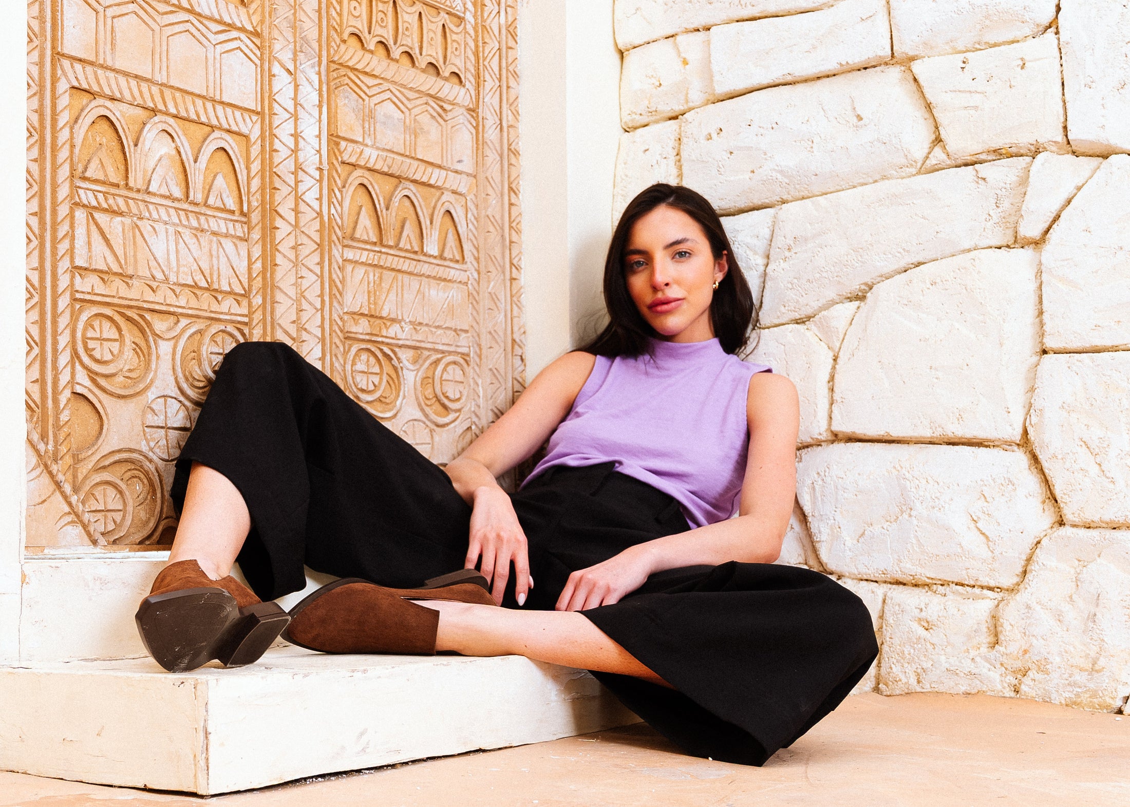 Minimalist Suede Side-Slit Flats - brown