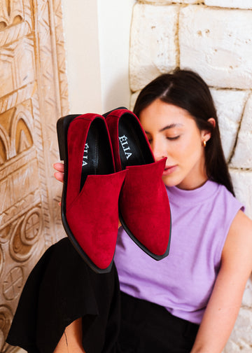 Minimalist Suede Side-Slit Flats - red