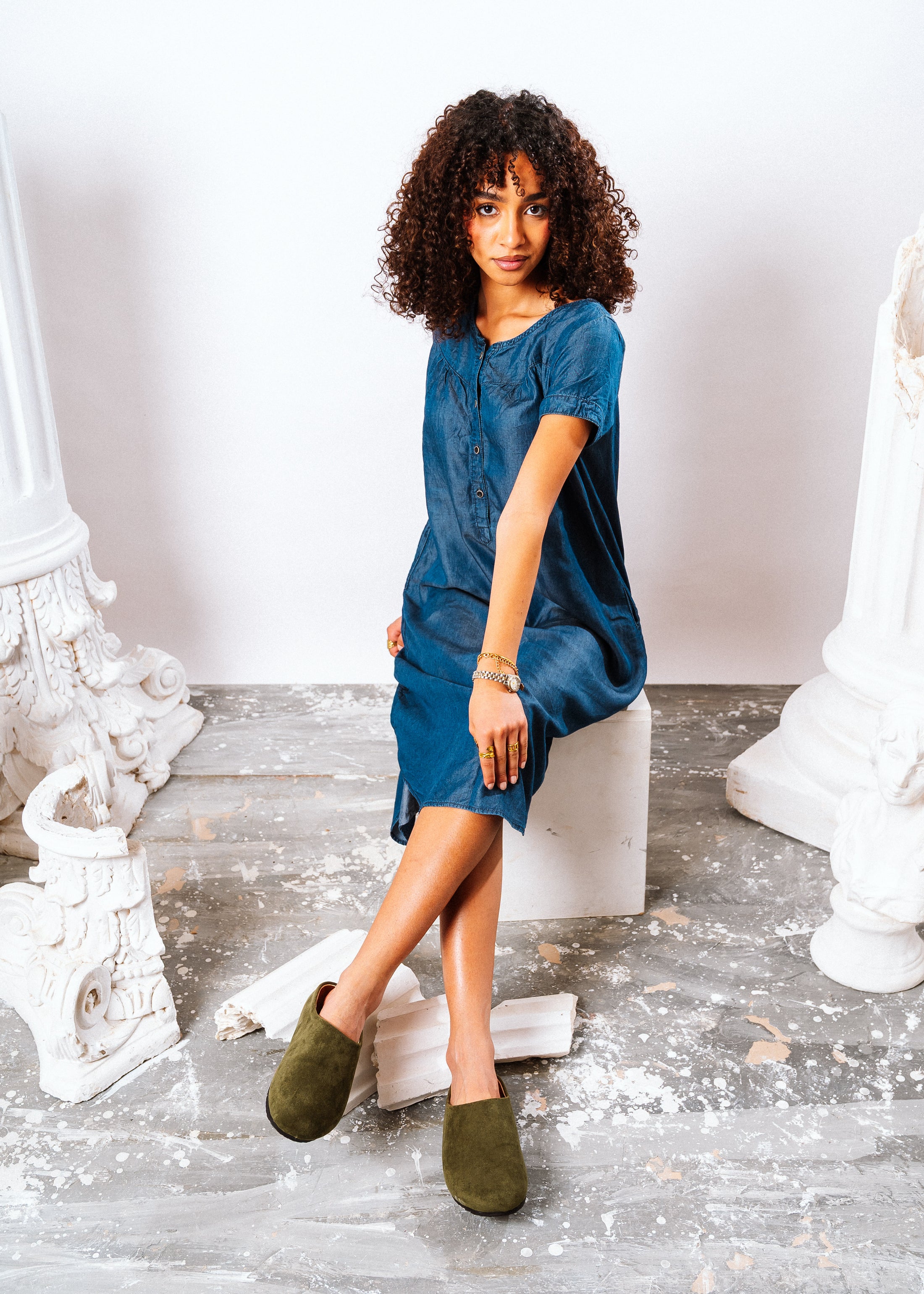 Minimalist Rounded-Toe Clogs - olive